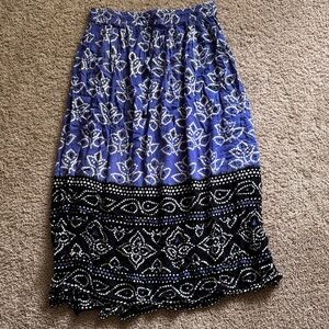 Chic Blue and Black Patterned Midi Skirt